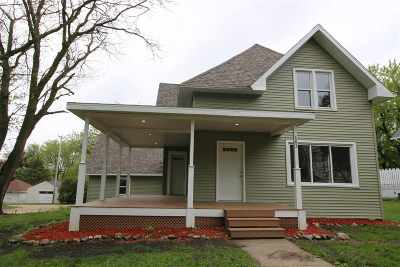 Oelwein IA Single Family Home For Sale: $150,000